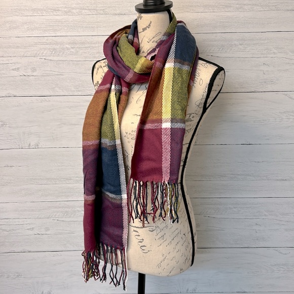 NWOT Woman’s Long Plaid Blanket Scarf - Picture 6 of 7